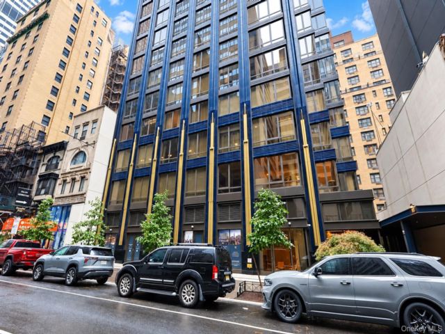  1 BR,  1.00 BTH &nbsp;High rise style home in New York (manhattan)