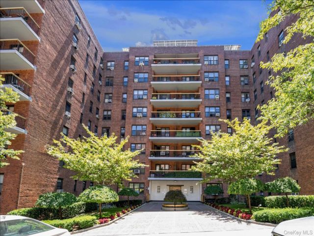  2 BR,  1.00 BTH &nbsp;High rise style home in Forest Hills
