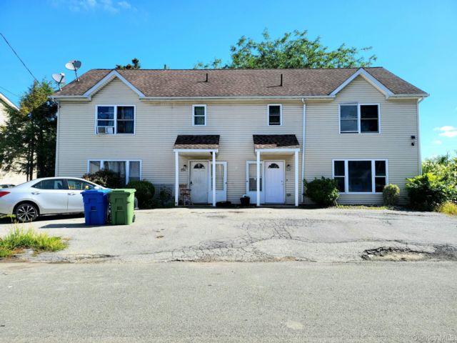  3 BR,  3.00 BTH &nbsp;A-frame style home in Middletown