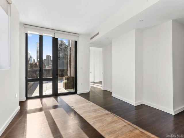  1 BR,  1.00 BTH &nbsp;Other style home in Long Island City