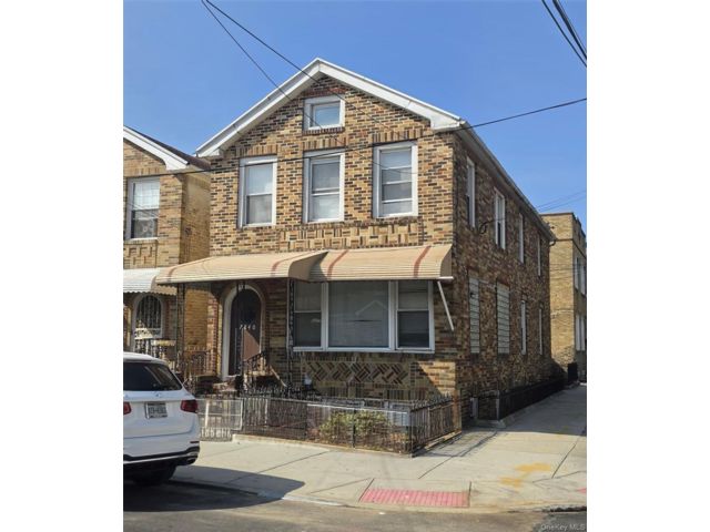 10 BR,  4.00 BTH &nbsp;House style home in Brighton Beach