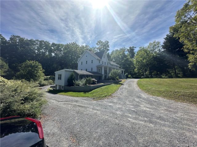  2 BR,  1.00 BTH &nbsp;Colonial style home in Cornwall