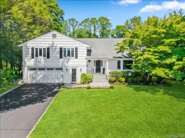  6 BR,  5.00 BTH &nbsp;Contemporary style home in New Rochelle