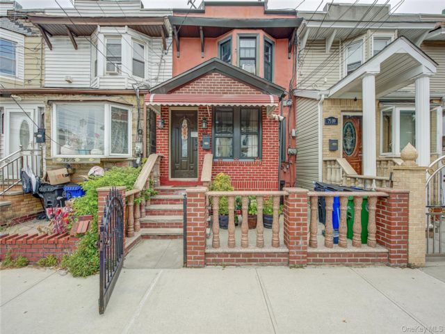  4 BR,  2.00 BTH &nbsp;House style home in Ozone Park