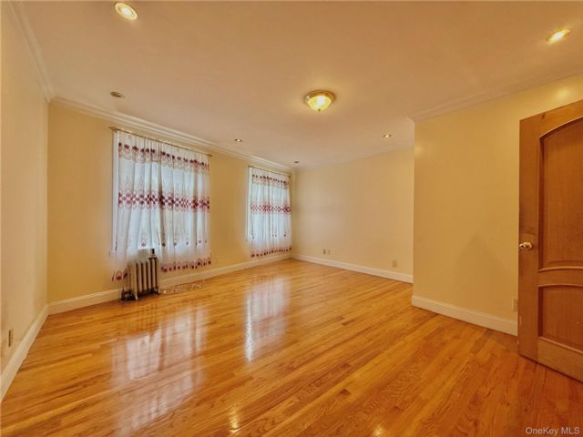  3 BR,  1.00 BTH &nbsp;House style home in Ozone Park