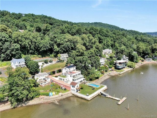  4 BR,  6.00 BTH &nbsp;Contemporary style home in Nyack