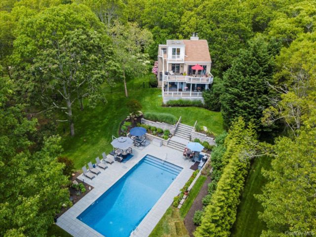  4 BR,  3.00 BTH &nbsp;Contemporary style home in Southampton