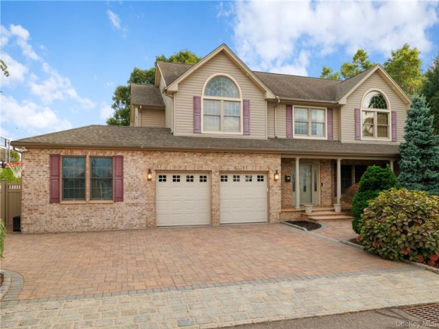  5 BR,  5.00 BTH &nbsp;Colonial style home in Amity Harbor