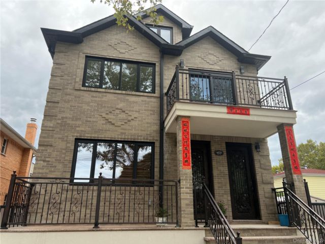  3 BR,  2.00 BTH &nbsp;Other style home in Fresh Meadows