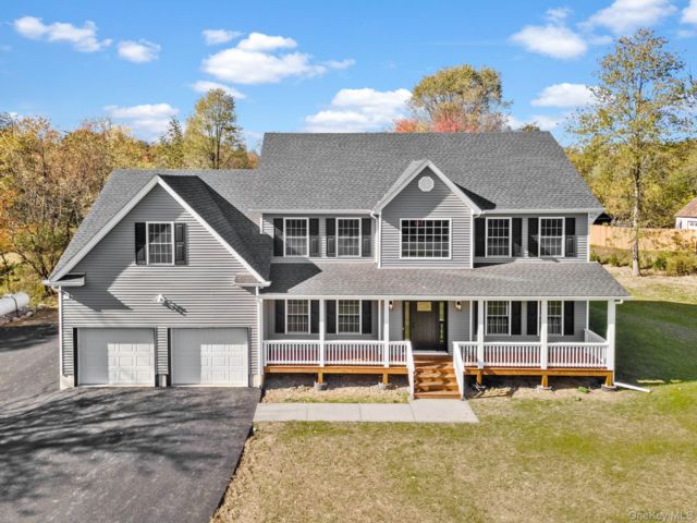  5 BR,  3.00 BTH &nbsp;Colonial style home in Walden