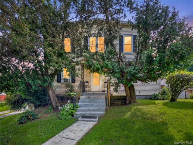  3 BR,  2.00 BTH &nbsp;Colonial style home in Fishkill