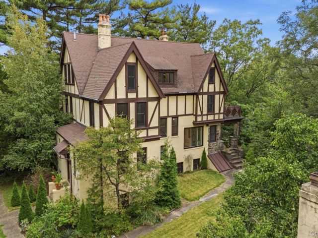  7 BR,  5.00 BTH &nbsp;Tudor style home in Jamaica