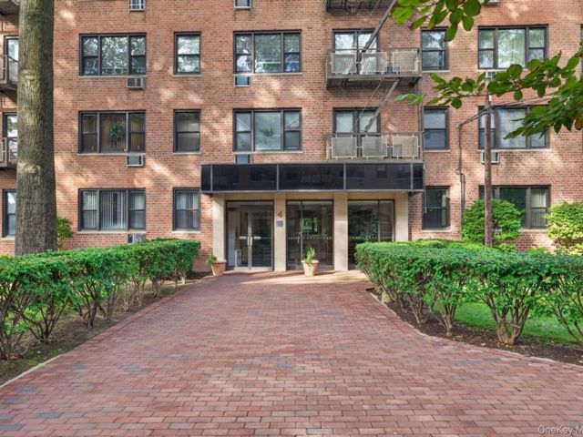 [Mineola Real Estate, listing number 7347066]