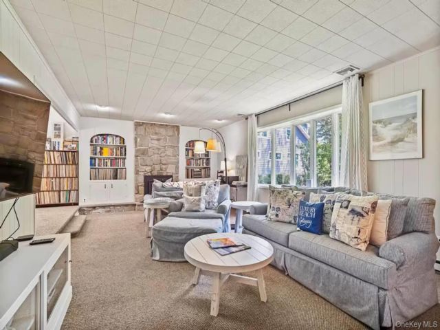  4 BR,  2.00 BTH &nbsp;Ranch style home in Southold