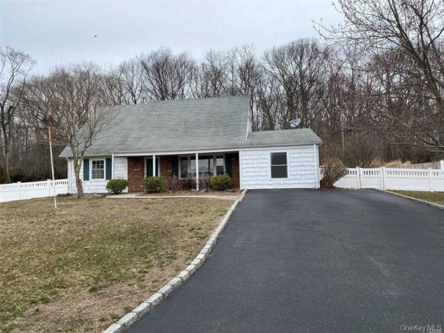  5 BR,  2.00 BTH &nbsp;Cape cod style home in Stony Brook