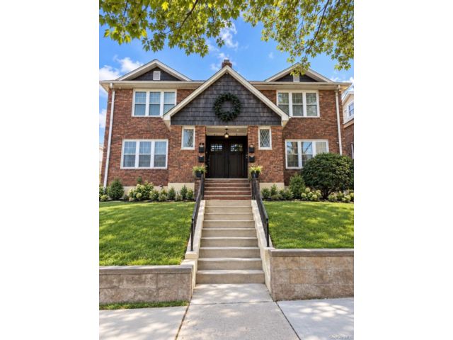  1 BR,  1.00 BTH &nbsp;Colonial style home in Elm Park