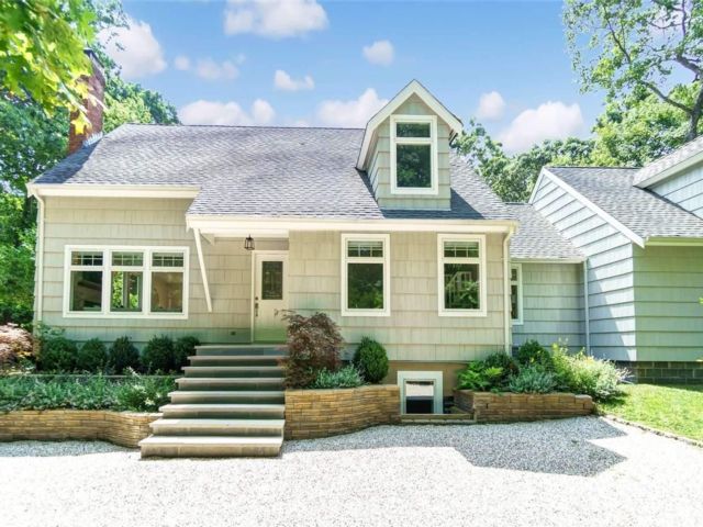  4 BR,  4.00 BTH &nbsp;Traditional style home in Southampton
