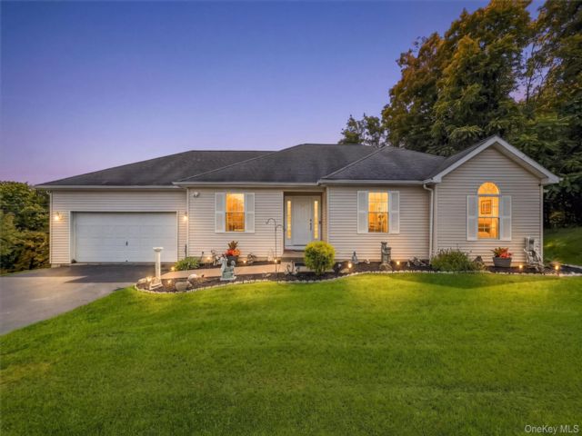  3 BR,  3.00 BTH &nbsp;Ranch style home in Florida