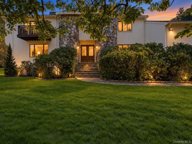  5 BR,  4.00 BTH &nbsp;Contemporary style home in Croton-on-hudson