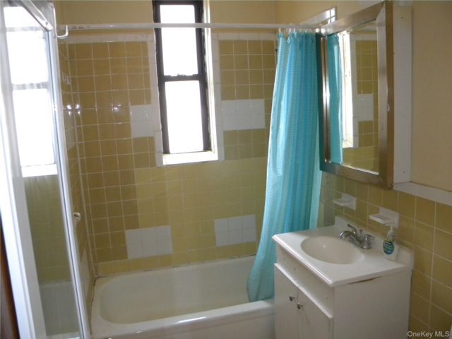 [PHOTO]