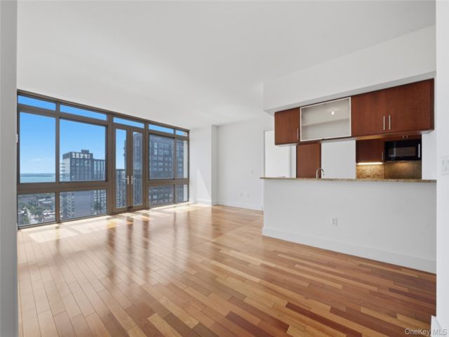  2 BR,  3.00 BTH &nbsp;High rise style home in New Rochelle