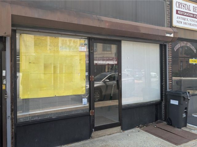 Studio,  0.00 BTH &nbsp;Commercial style home in Flushing