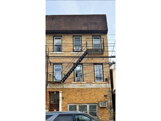 Studio,  0.00 BTH &nbsp;House style home in Woodhaven