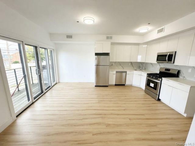  2 BR,  1.00 BTH &nbsp;Other style home in Rockaway Beach