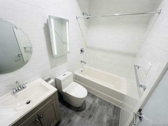 [PHOTO]