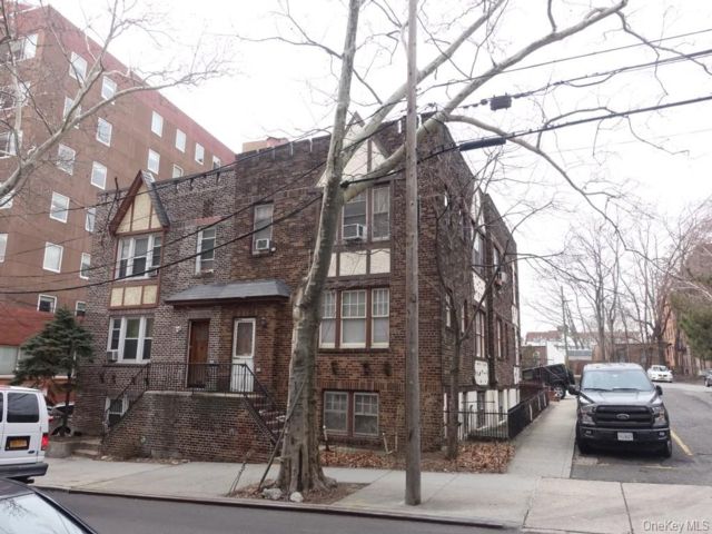 [Woodside Real Estate, listing number 7347399]