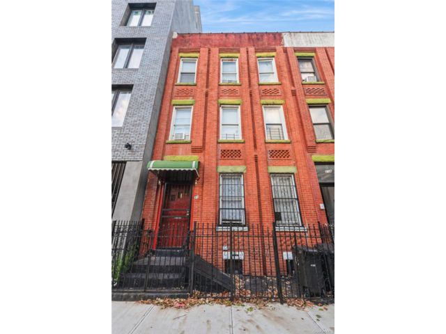  5 BR,  3.00 BTH &nbsp;House style home in Bedford Stuyvesant