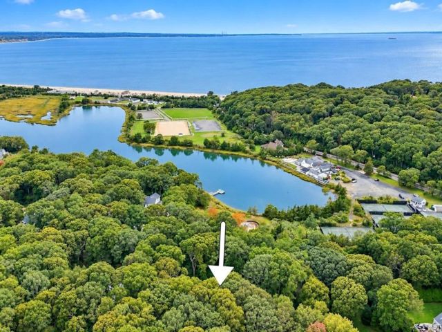  4 BR,  3.00 BTH &nbsp;Exp cape style home in East Setauket