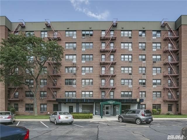 Studio,  1.00 BTH &nbsp;High rise style home in Howard Beach