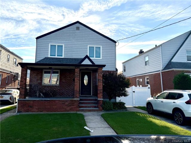  4 BR,  2.00 BTH &nbsp;Hi ranch style home in South Ozone Park