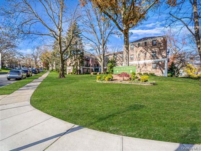  1 BR,  1.00 BTH &nbsp;Garden style home in Great Neck