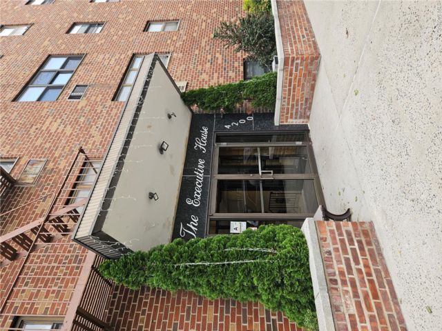 [Woodlawn Real Estate, listing number 7347449]