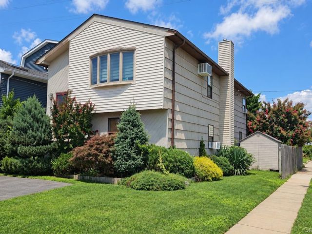  5 BR,  2.00 BTH &nbsp;Hi ranch style home in Inwood