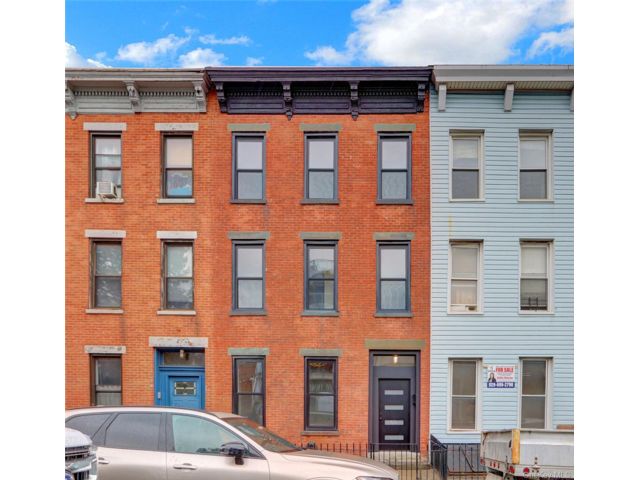  5 BR,  3.00 BTH &nbsp;House style home in Park Slope