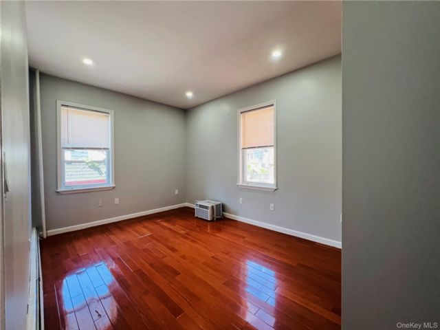  2 BR,  1.00 BTH &nbsp;Modern style home in Astoria