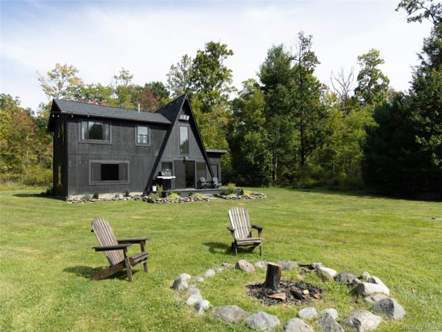  4 BR,  2.00 BTH &nbsp;A-frame style home in Wurtsboro