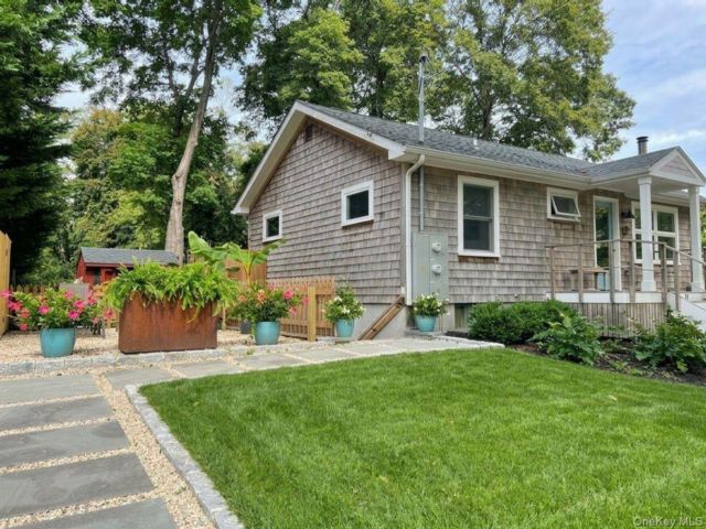  1 BR,  1.00 BTH &nbsp;Cottage style home in Shelter Island