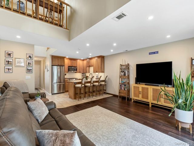  2 BR,  2.00 BTH &nbsp;Condo style home in Manorville