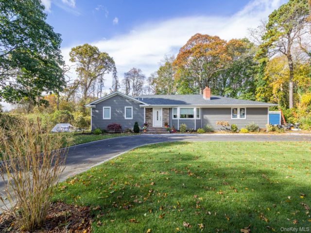  4 BR,  3.00 BTH &nbsp;Ranch style home in East Patchogue