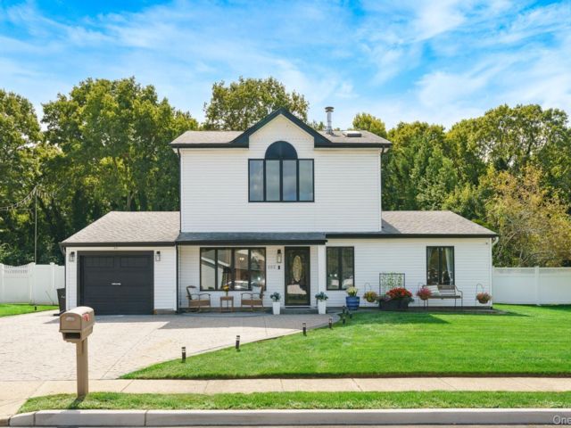  3 BR,  2.00 BTH &nbsp;Exp ranch style home in Holbrook