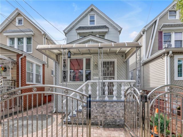  3 BR,  2.00 BTH &nbsp;Colonial style home in Hollis