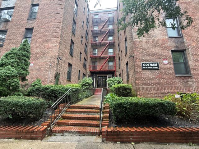  2 BR,  1.00 BTH &nbsp;Mid rise style home in Woodhaven