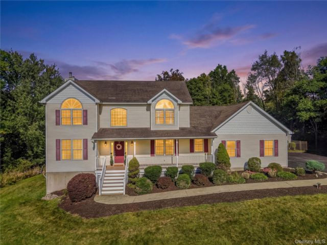  4 BR,  3.00 BTH &nbsp;Colonial style home in Westtown