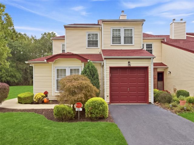  2 BR,  2.00 BTH &nbsp;House style home in Coram