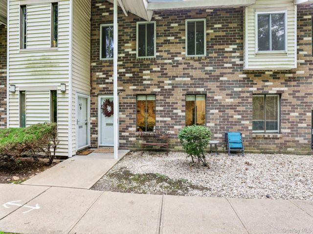  1 BR,  1.00 BTH &nbsp;Garden style home in Coram