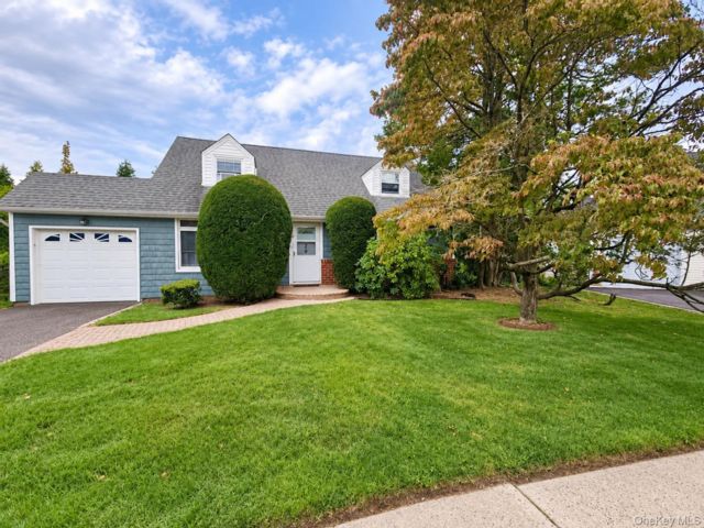  4 BR,  2.00 BTH &nbsp;Cape cod style home in Westbury